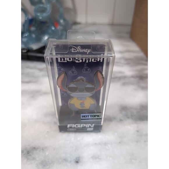 FigPin #422 Disney Lilo & Stitch- Stitch Hot Topic Exclusive, Premium Case, Lock - Picture 5 of 5